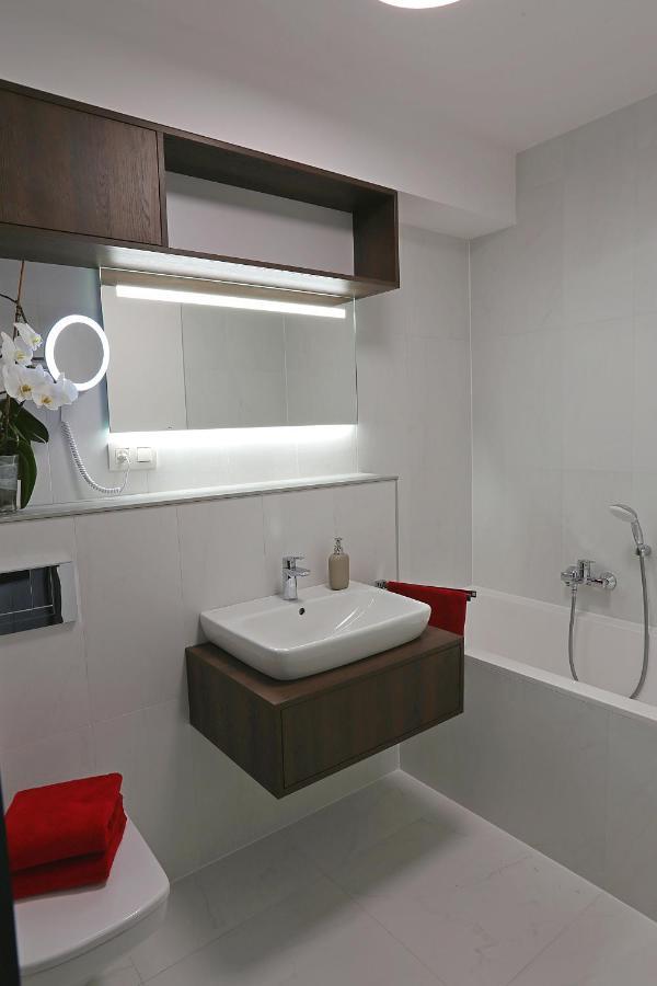 Modern Apartment Near The City Centre Urban บราติสลาวา ภายนอก รูปภาพ